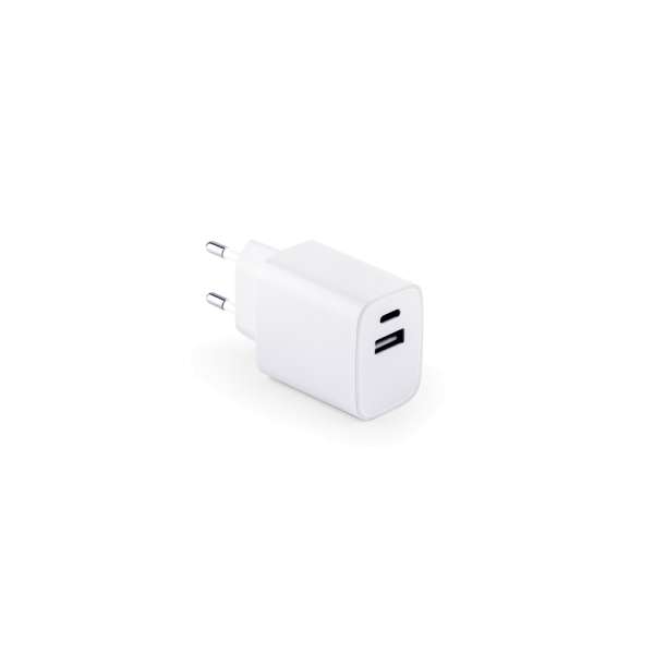 WEGENER Ladegerät mit USB-A Anschluss 18W und USB-C 20W in Recyceltes ABS (100% rABS)